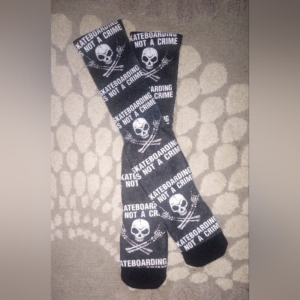"Skateboarding is not a crime!" socks!
